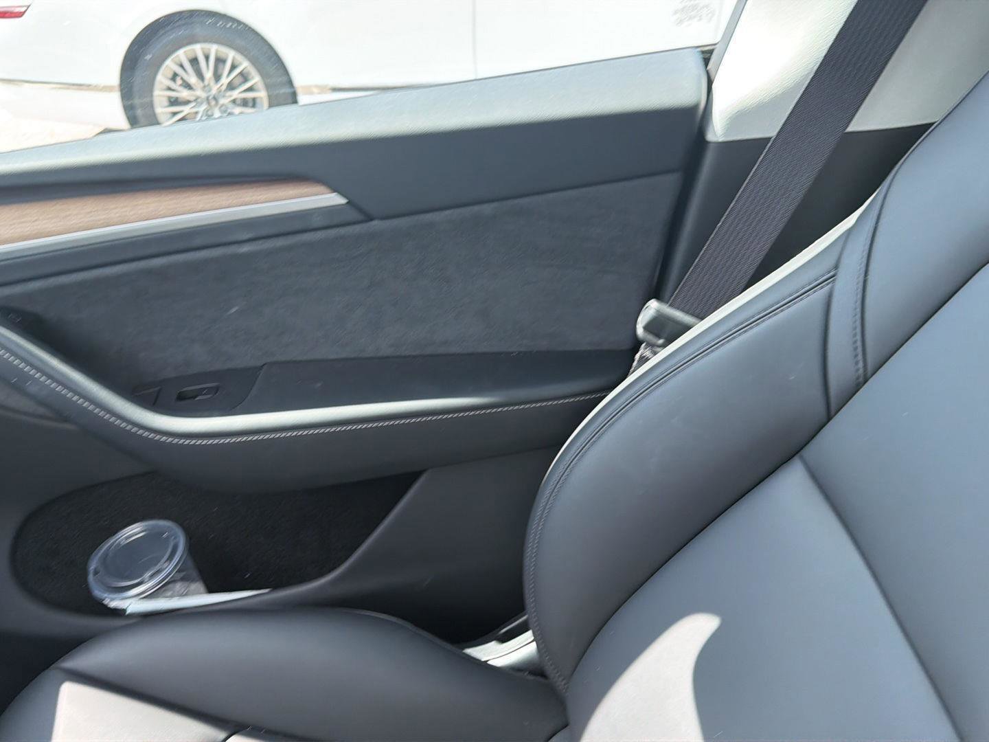 Used 2025 Tesla Model Y Long Range AWD/4WD image 3