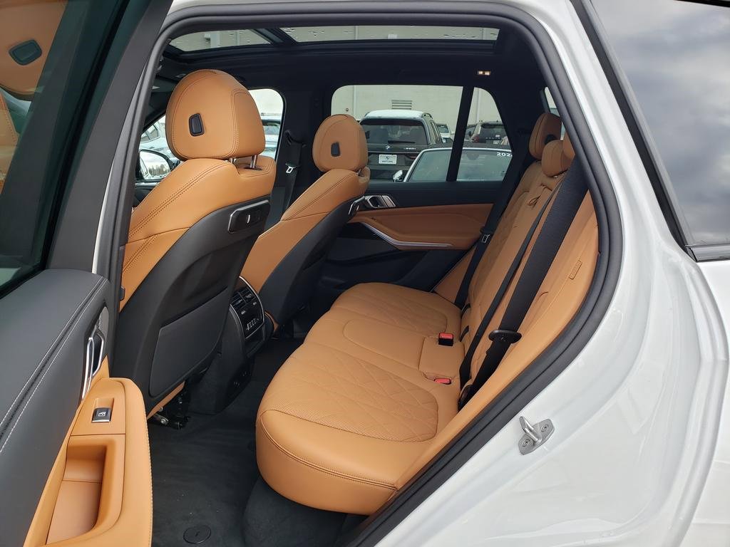 Used 2025 BMW X5 xDrive50e w/ M Sport Package image 11