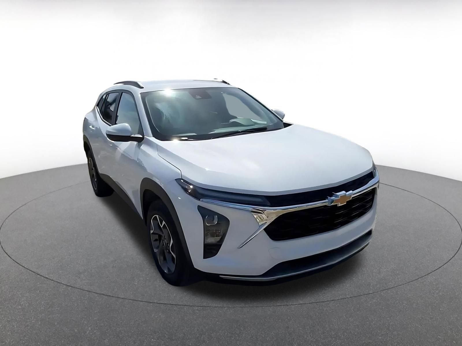 Used 2025 Chevrolet Trax LT image 3