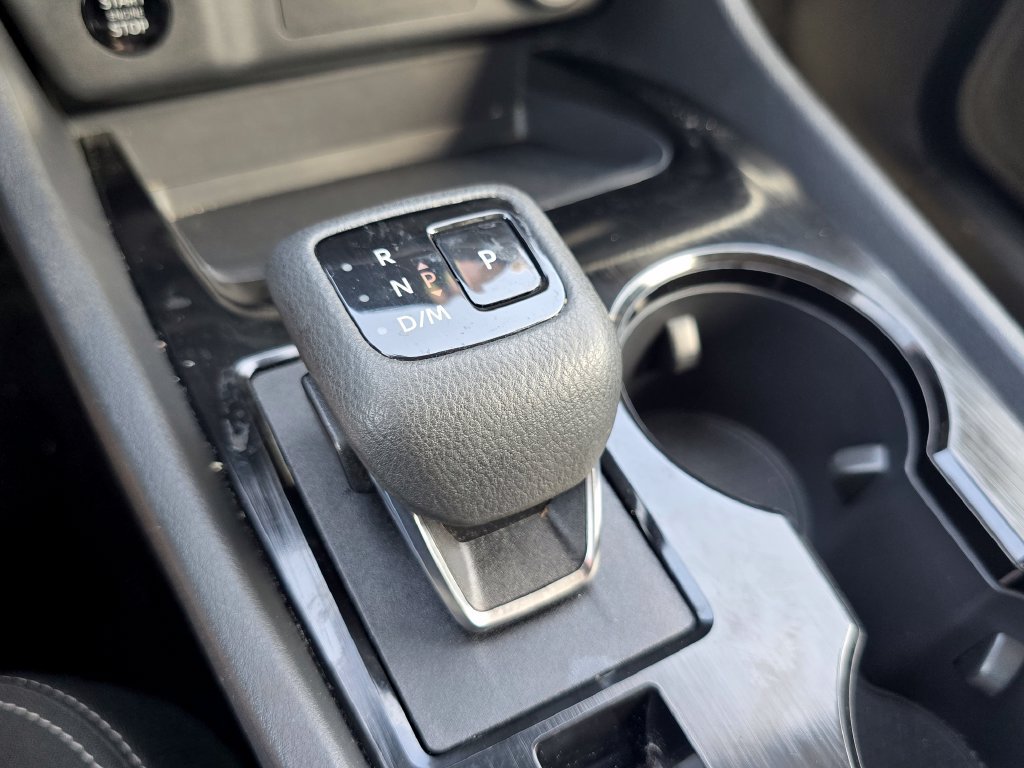Used 2025 Nissan Rogue SV FWD image 25