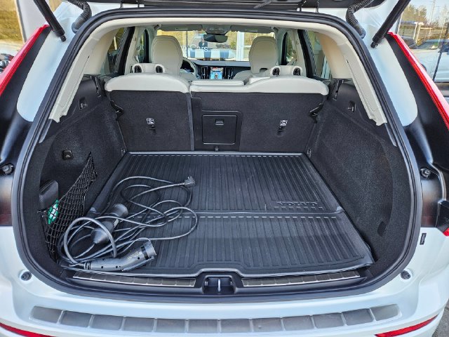 Certified 2024 Volvo XC60 T8 Plus w/ Protection Package Premier AWD/4WD image 11