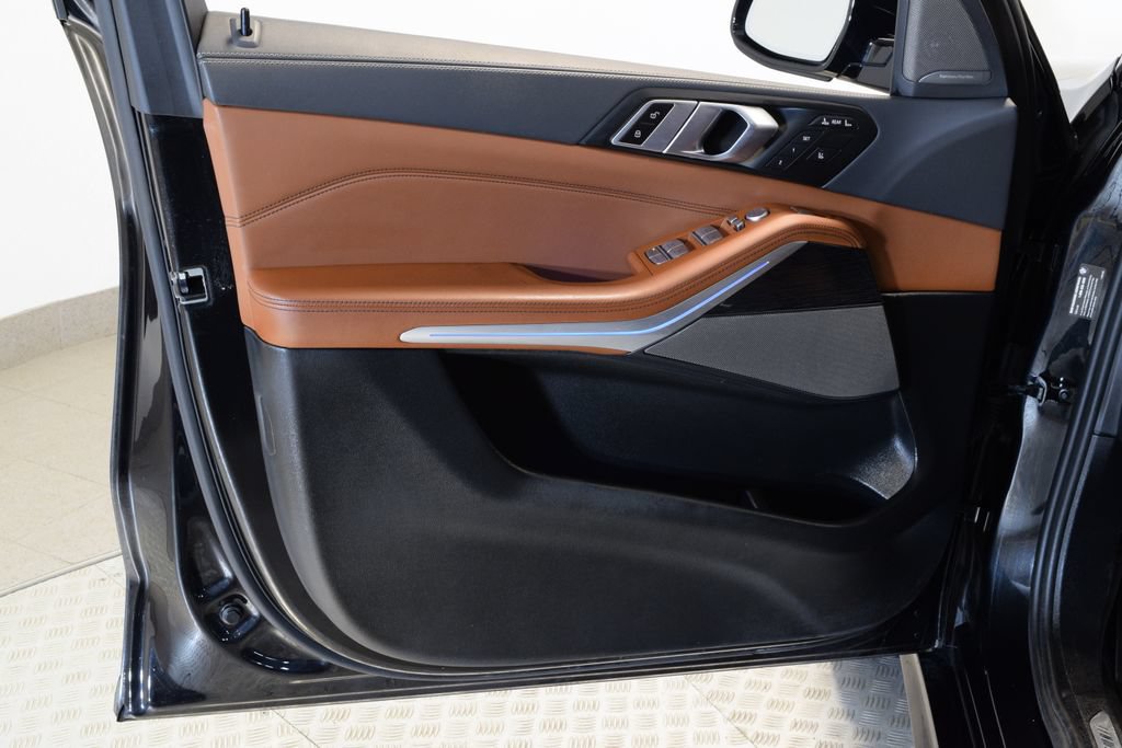Used 2024 BMW X7 xDrive40i w/ M Sport Package AWD/4WD image 14