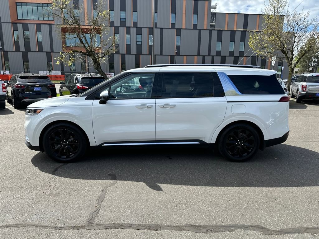 Used 2022 Kia Carnival SX Prestige image 3