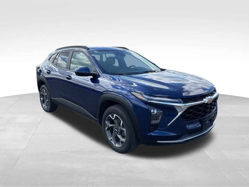 Used 2024 Chevrolet Trax LT w/ Driver Confidence Package image 3