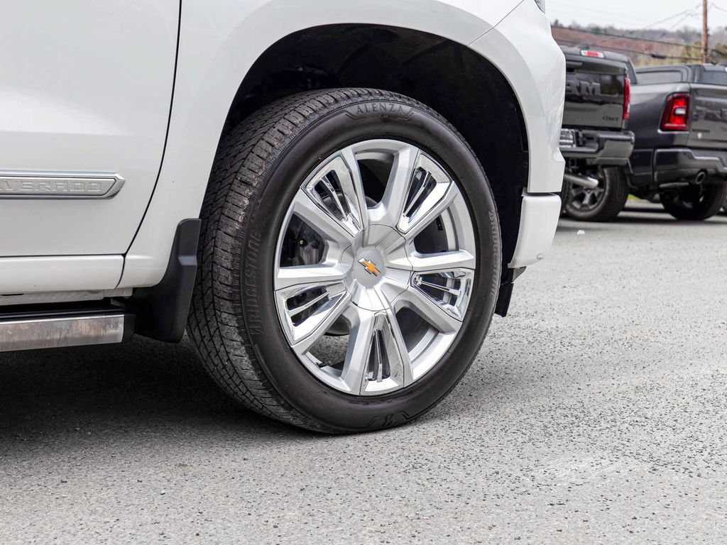 Used 2024 Chevrolet Silverado 1500 High Country w/ Technology Package AWD/4WD image 10