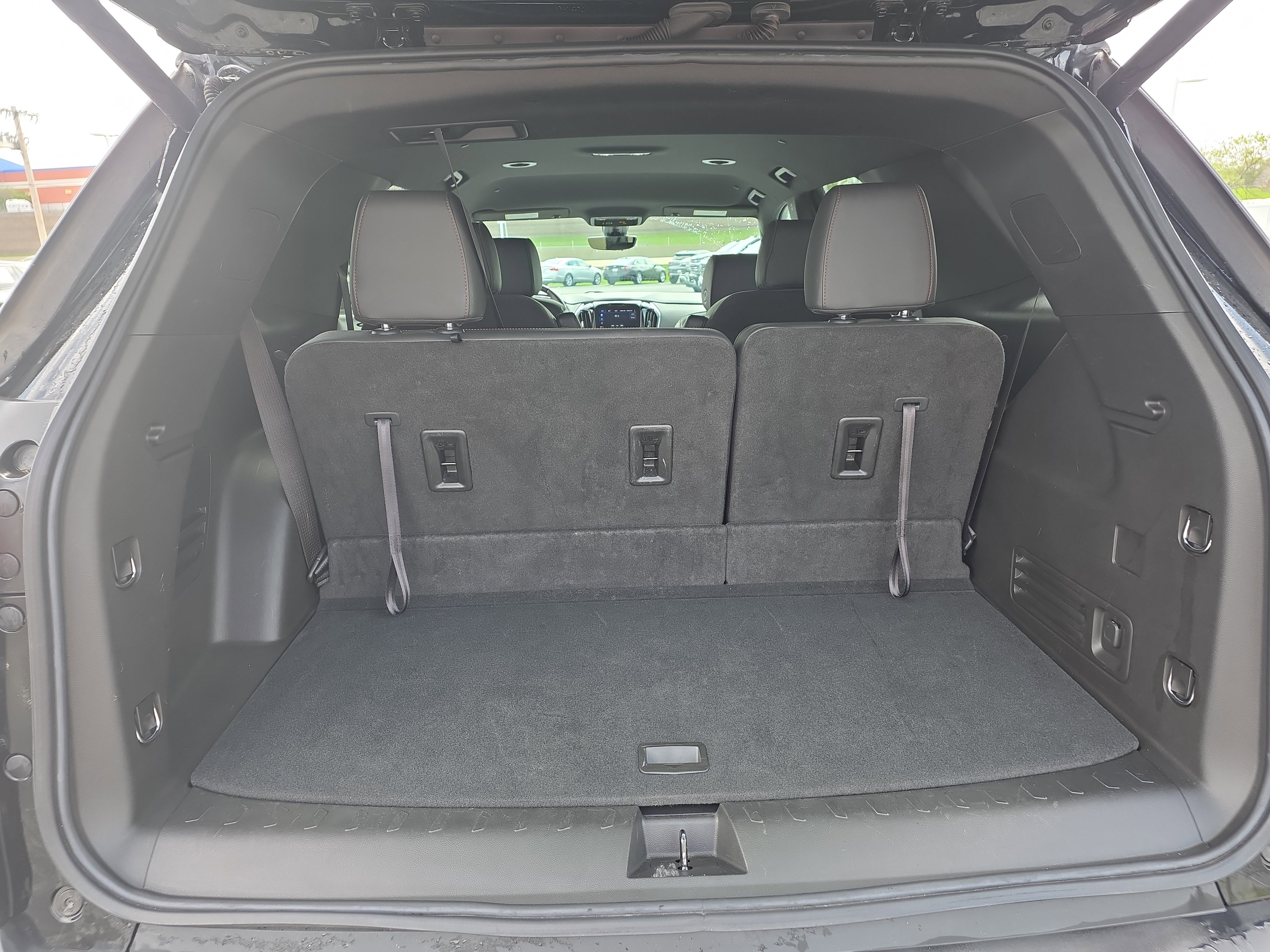 Used 2023 Chevrolet Traverse RS image 13