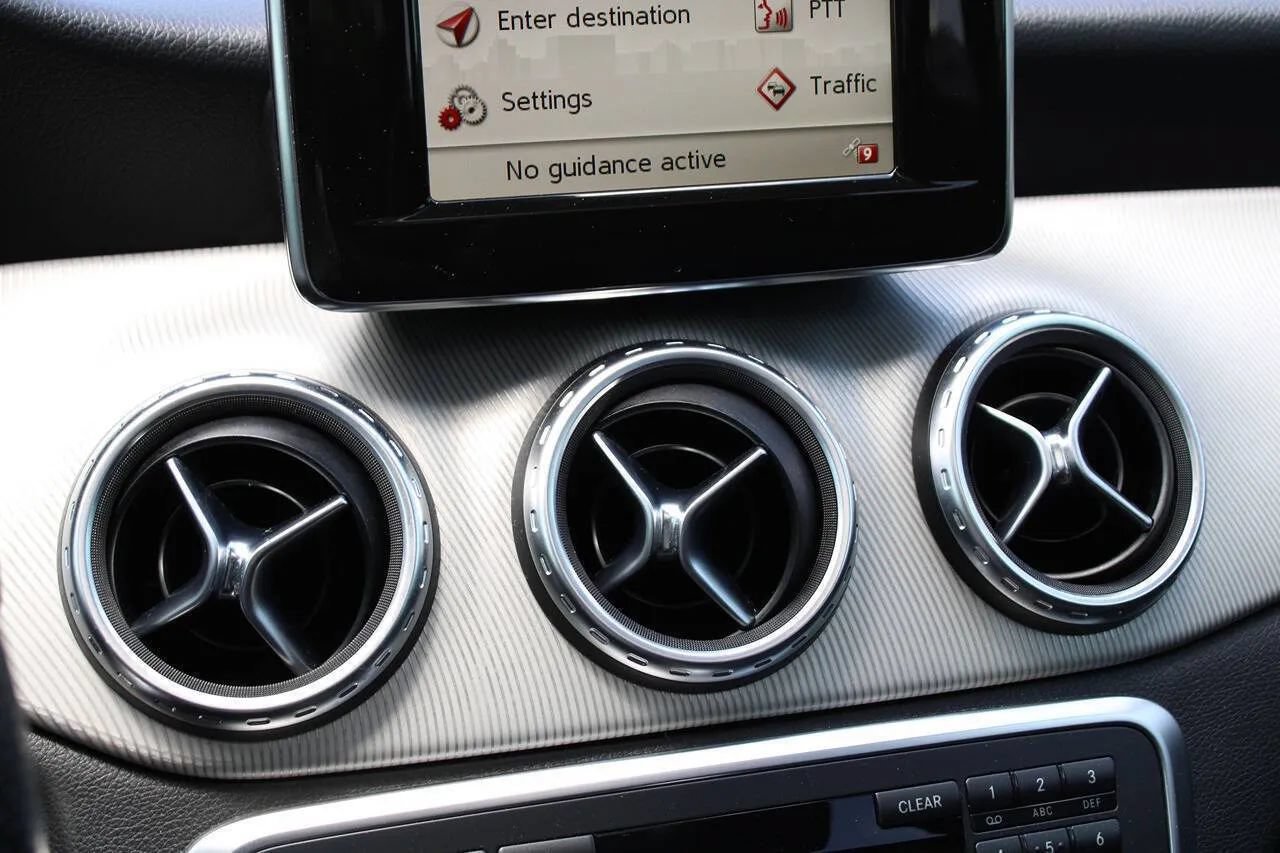Used 2015 Mercedes-Benz GLA 250 4MATIC w/ Premium Package image 18