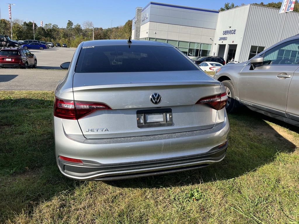 Used 2023 Volkswagen Jetta S image 4