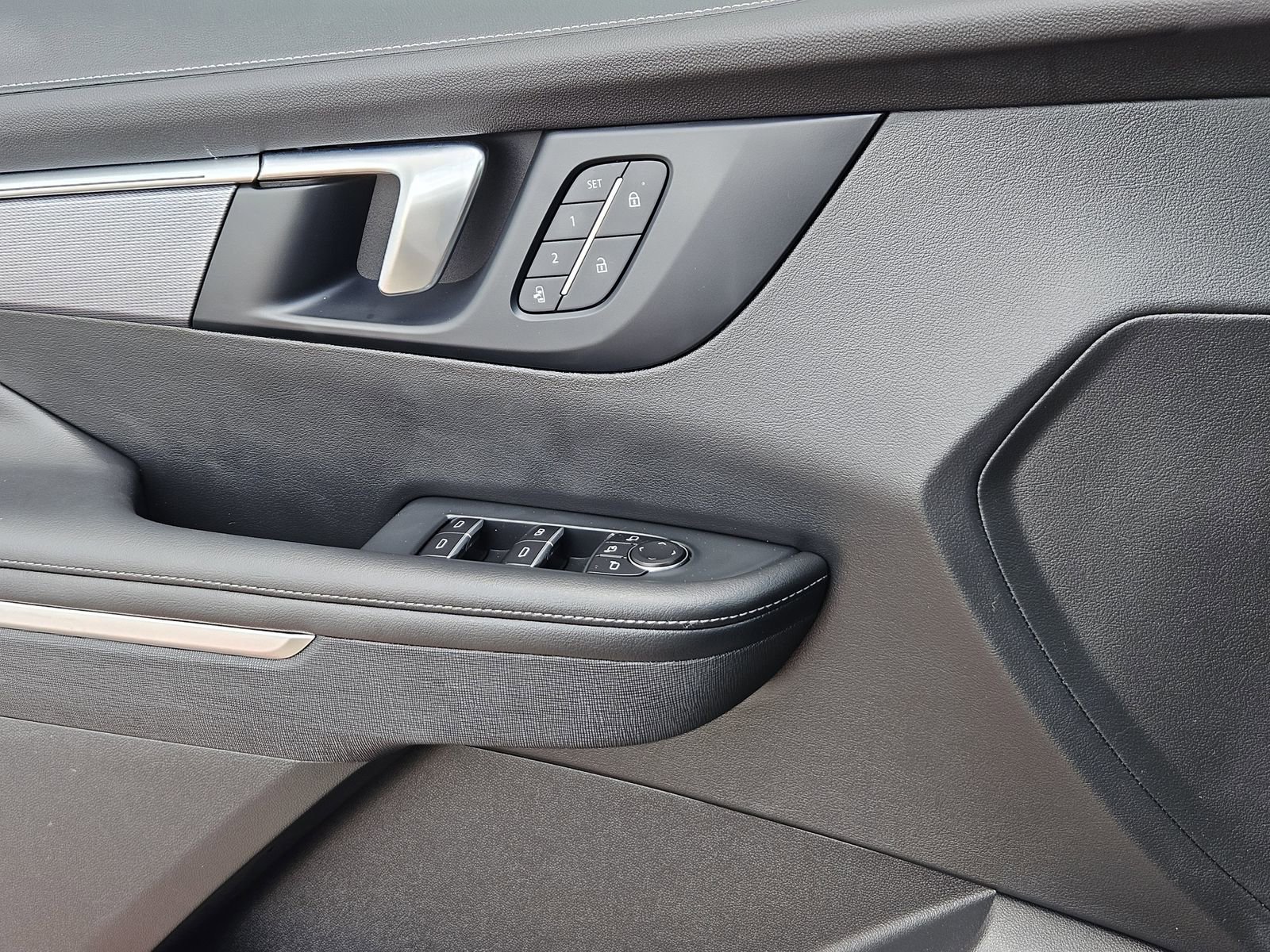 Used 2025 Buick Enclave Sport Touring w/ Power Package image 28