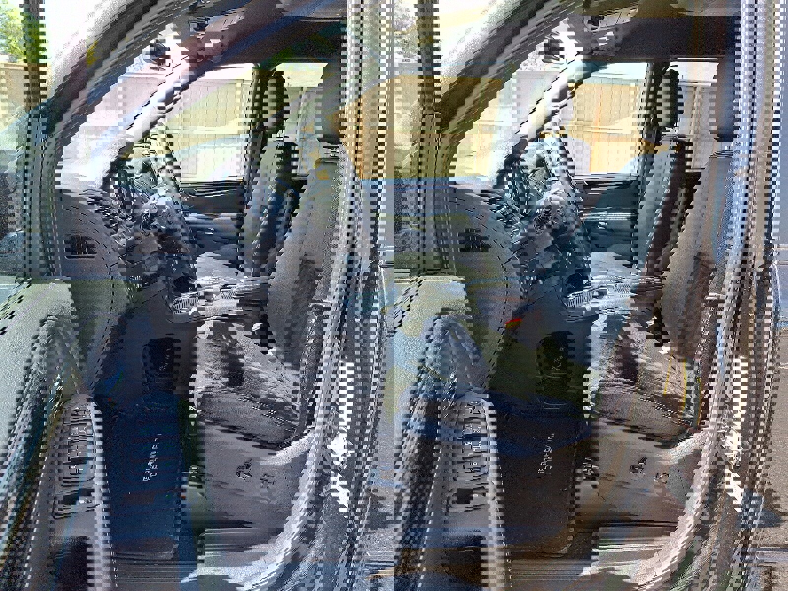 Used 2017 Dodge Grand Caravan SXT w/ Driver Convenience Group image 17