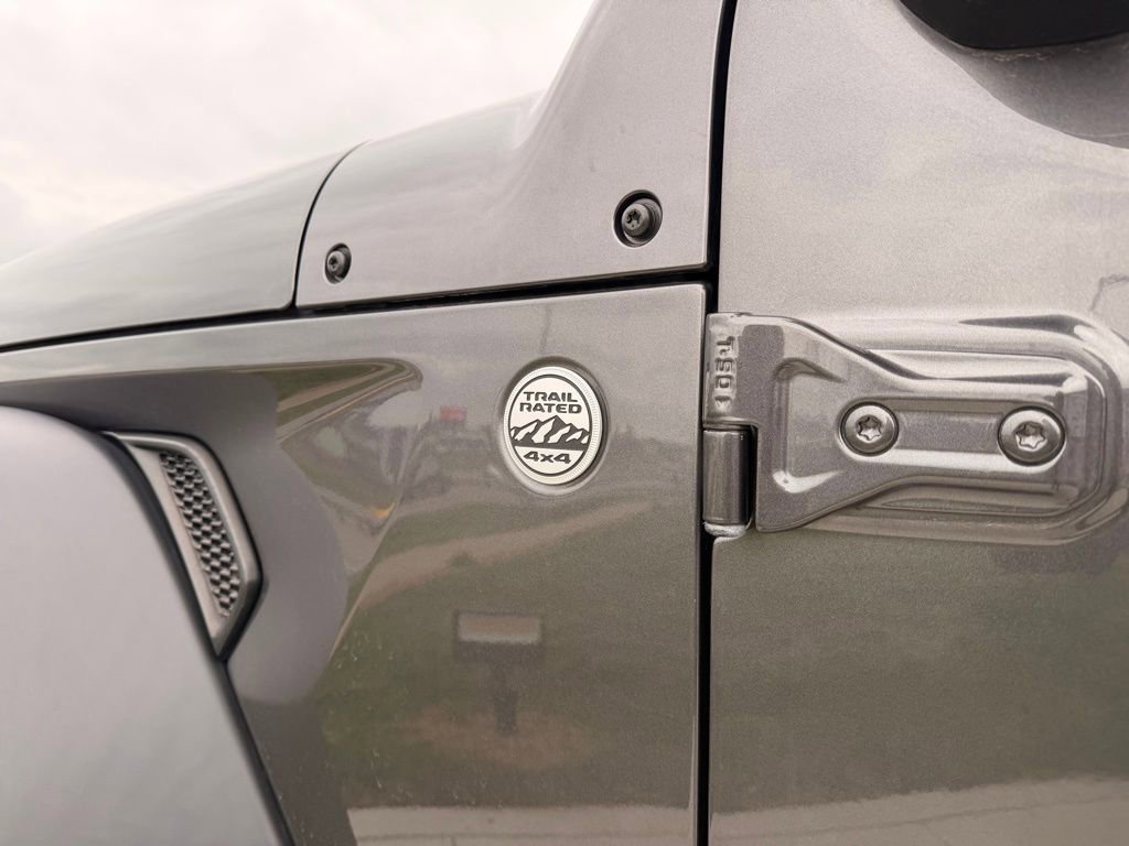 Used 2021 Jeep Gladiator Sport AWD/4WD image 12