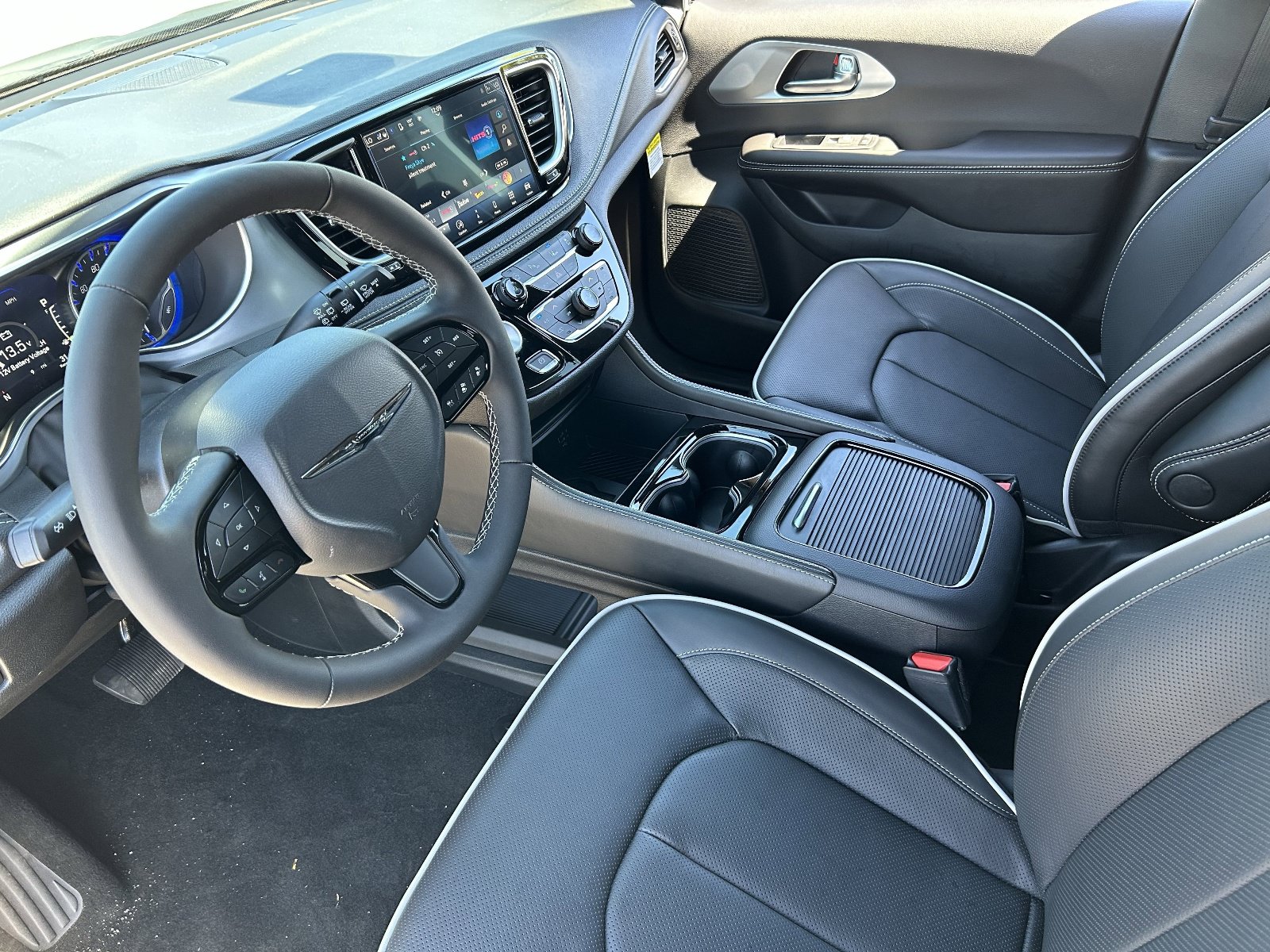 New 2026 Chrysler Pacifica Limited w/ S Appearance Package FWD image 17