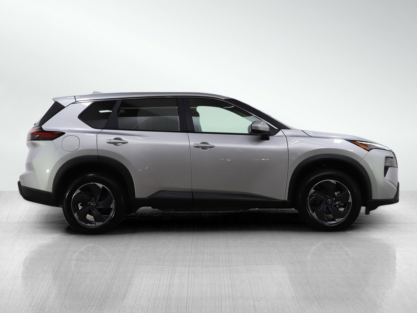 Used 2025 Nissan Rogue SV image 6