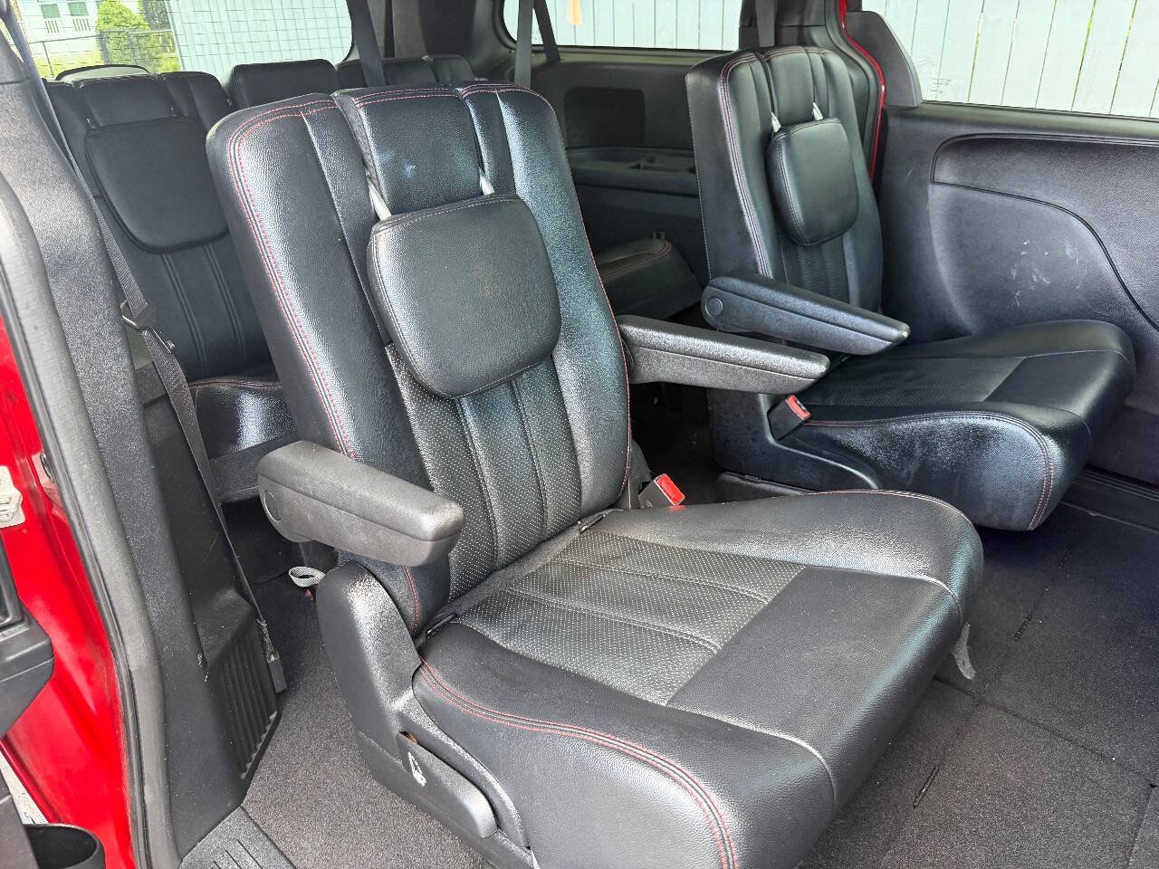 Used 2016 Dodge Grand Caravan R/T FWD image 12