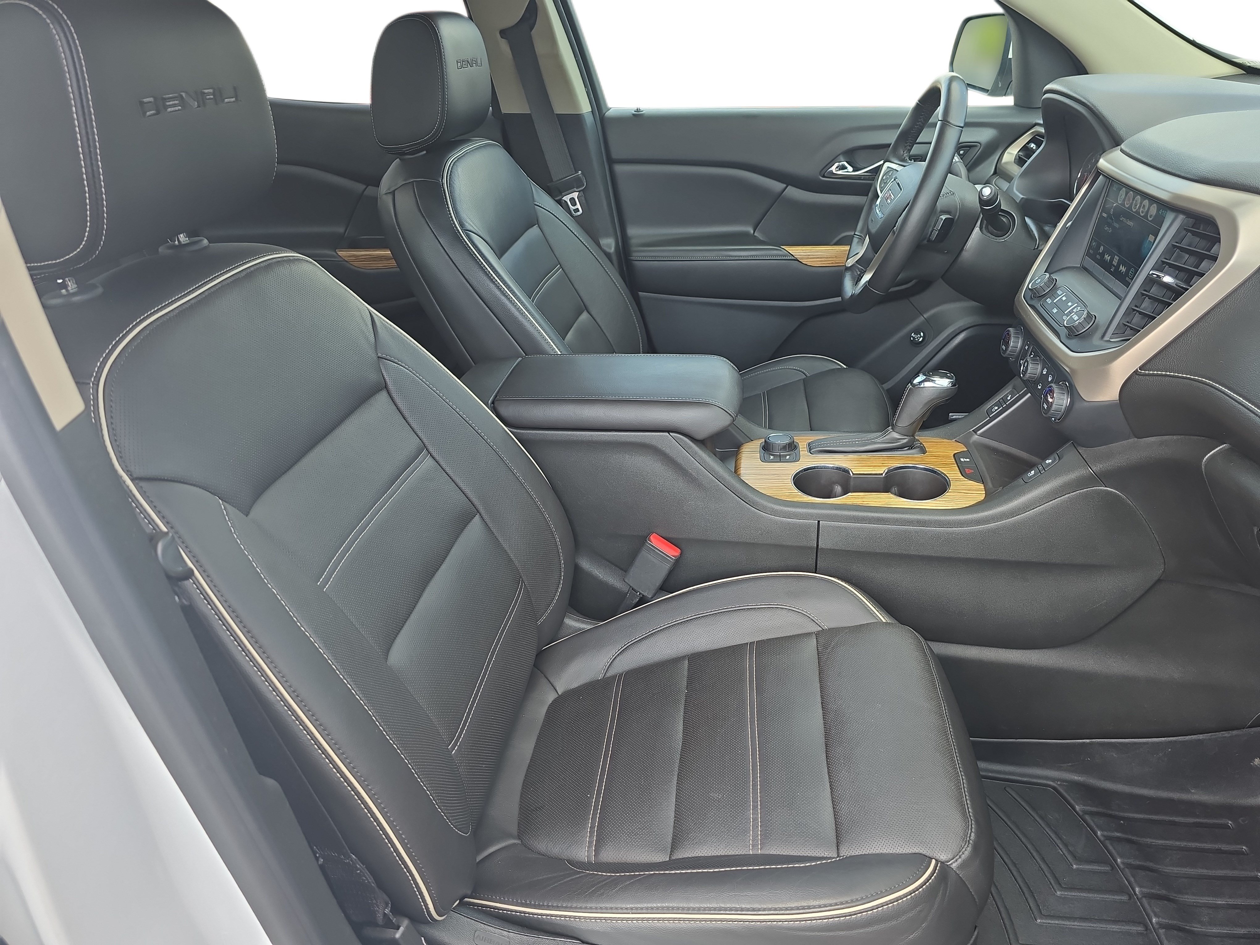Used 2017 GMC Acadia Denali w/ Technology Package FWD image 9