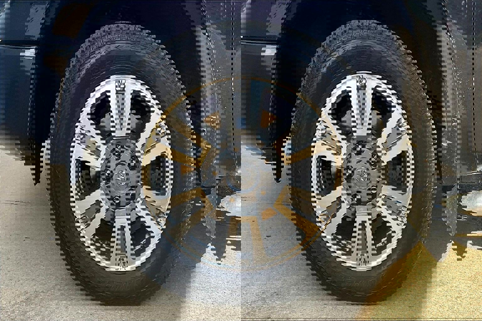 Used 2019 Toyota Tundra Platinum image 11