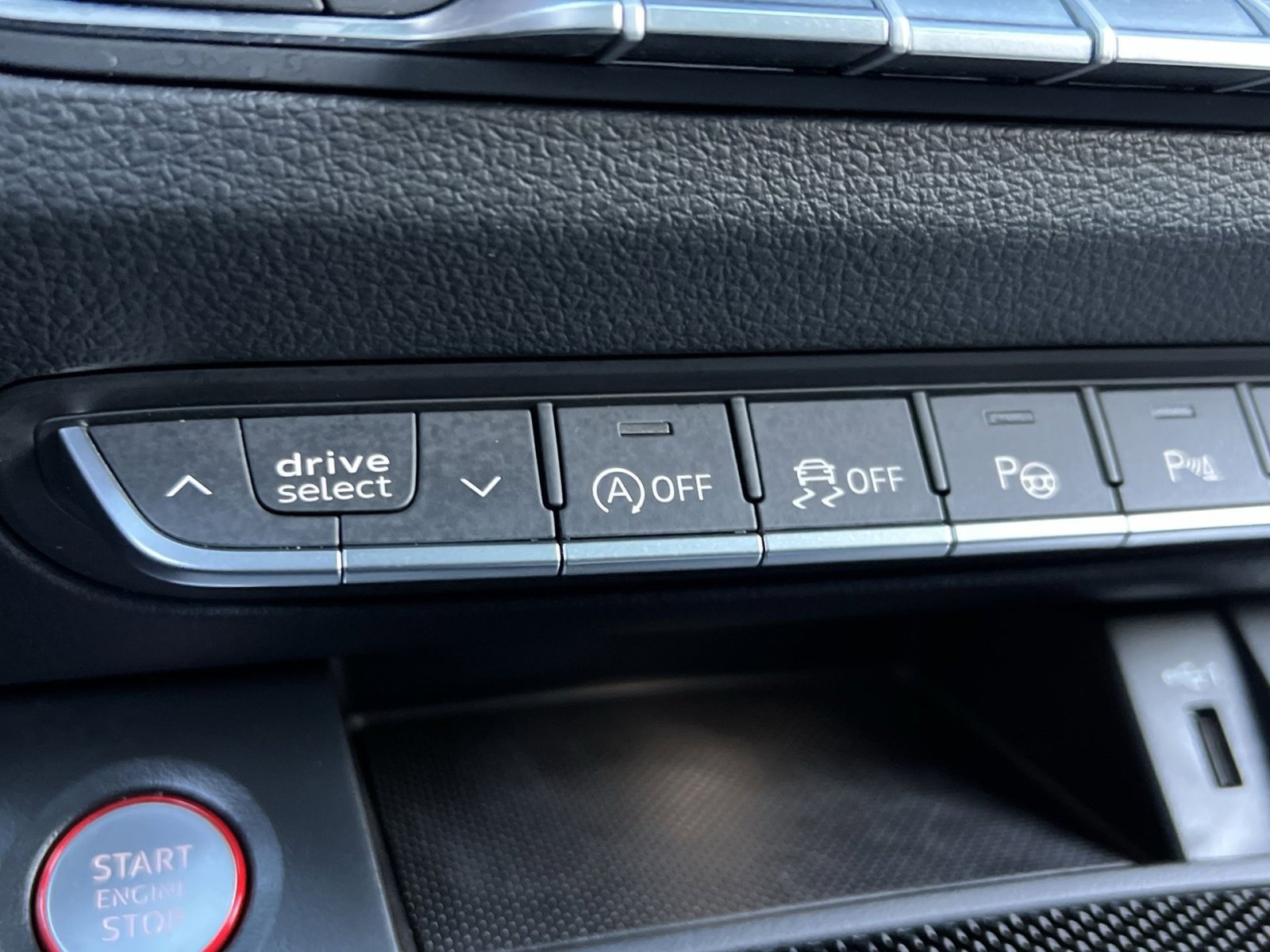 Used 2023 Audi SQ5 Prestige w/ Prestige Package image 32