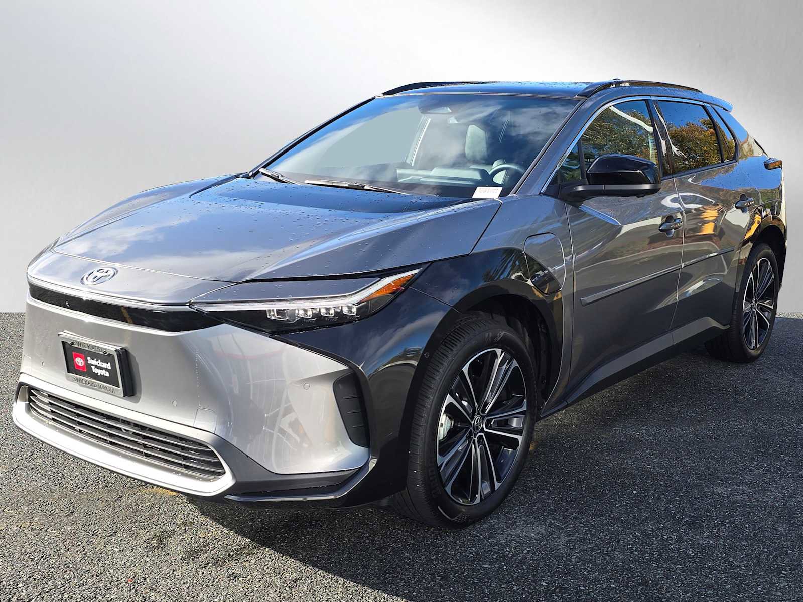 Used 2024 Toyota bZ4X Limited image 7