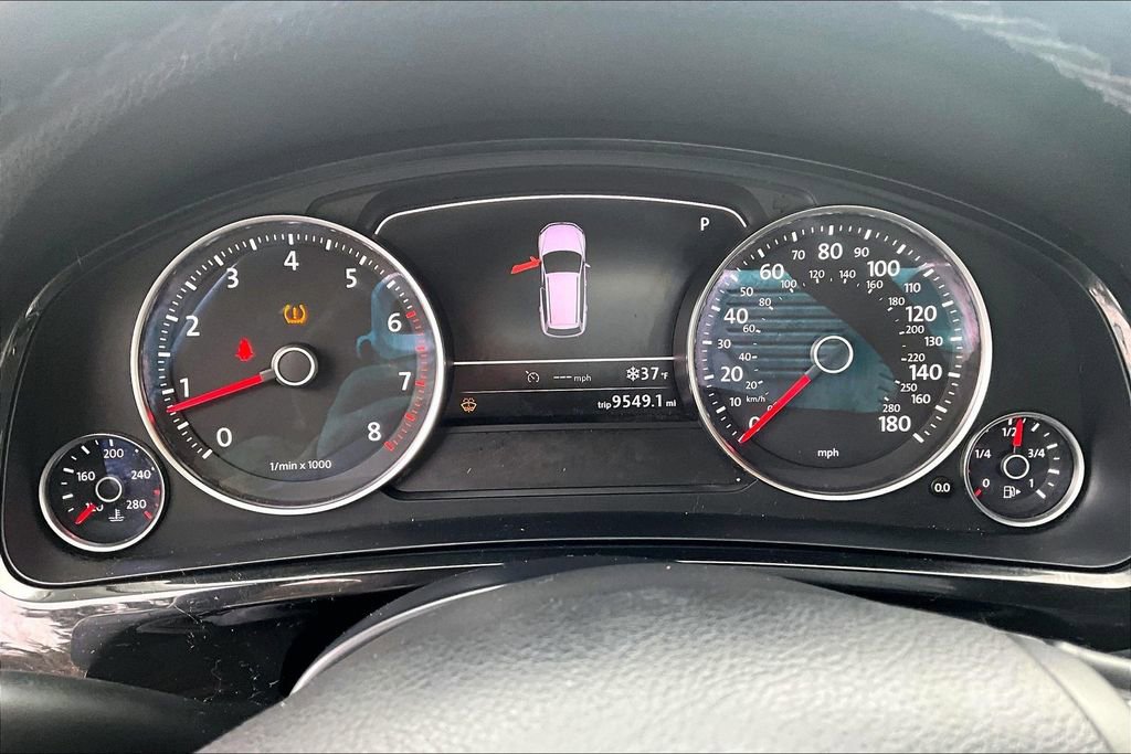 Used 2013 Volkswagen Touareg VR6 image 16