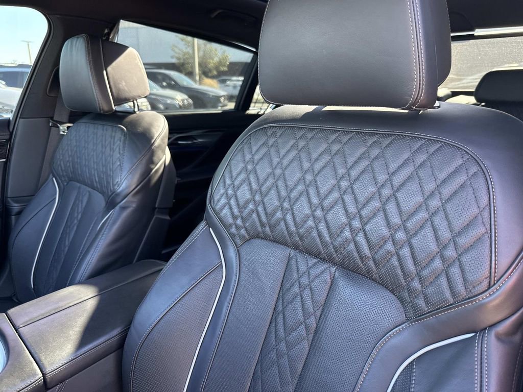 Used 2022 BMW 750i xDrive w/ Executive Package image 26