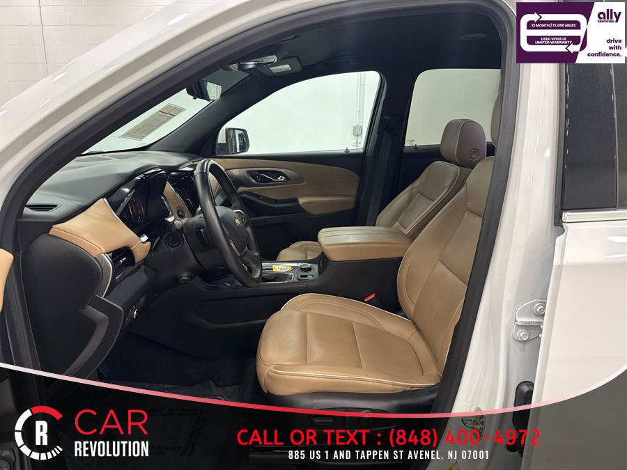Used 2023 Chevrolet Traverse Premier FWD image 11