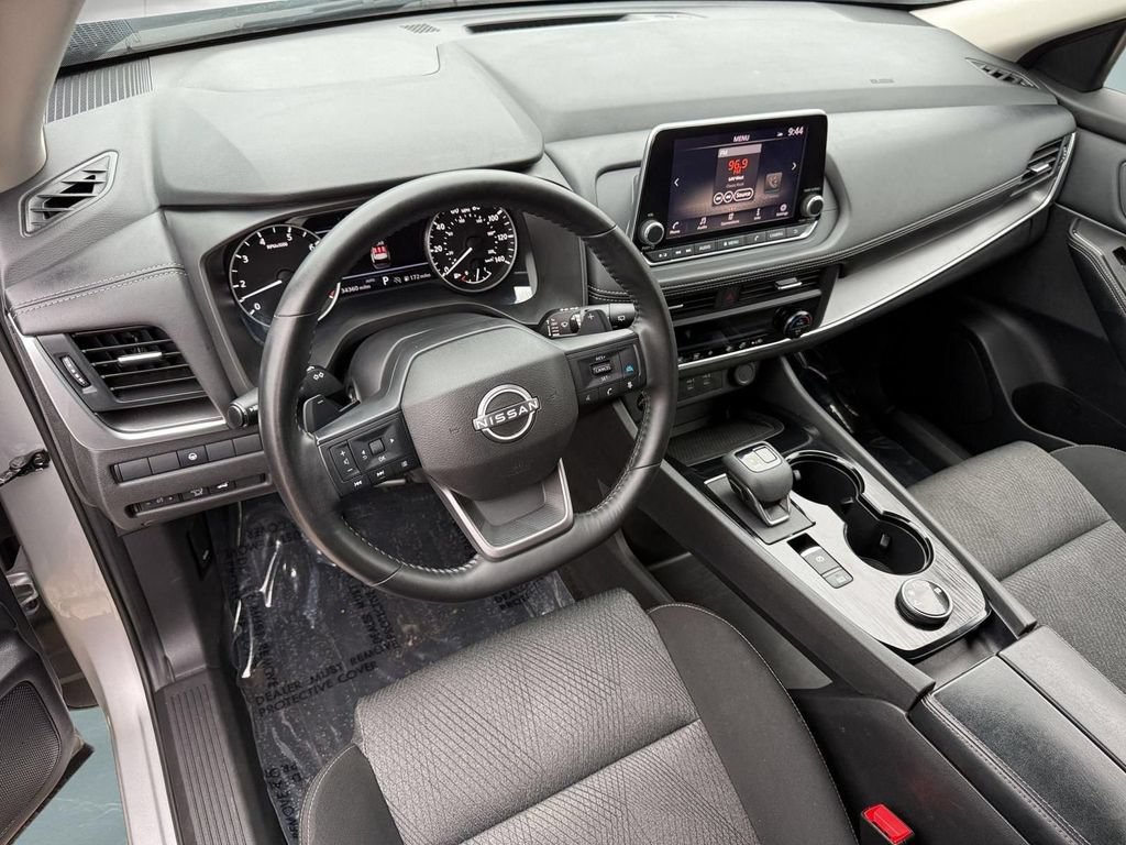 Used 2025 Nissan Rogue SV AWD/4WD image 11