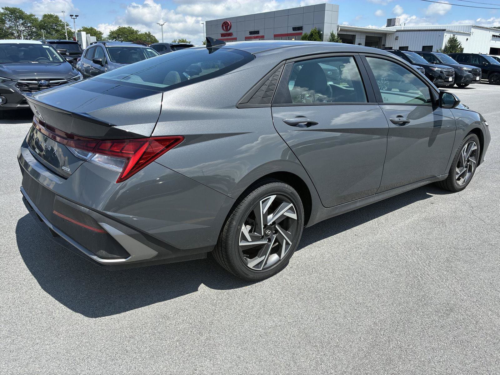 Used 2025 Hyundai Elantra SEL FWD image 7