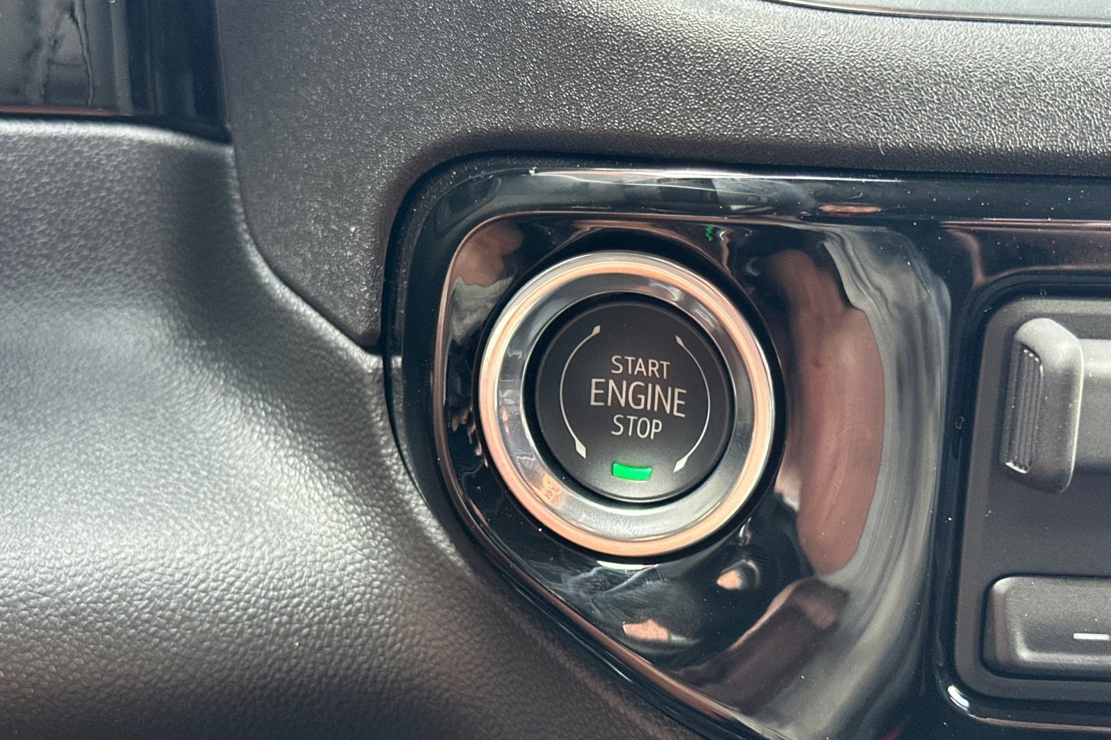 New 2025 GMC Sierra 1500 Elevation image 31