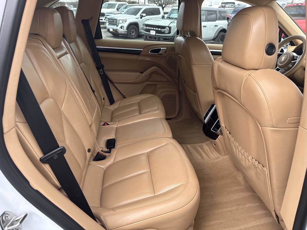 Used 2017 Porsche Cayenne image 18