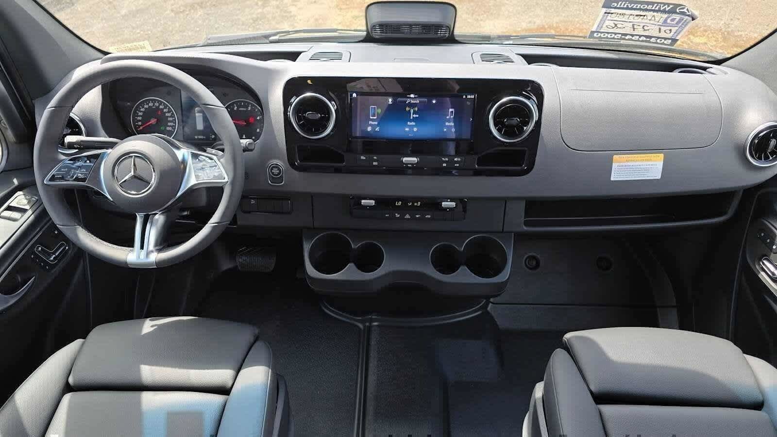 Used 2025 Mercedes-Benz Sprinter 2500 image 17