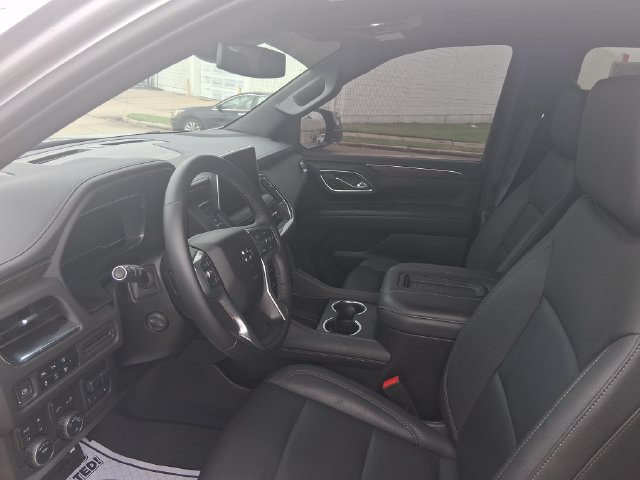 Used 2023 Chevrolet Suburban Z71 w/ Luxury Package AWD/4WD image 16