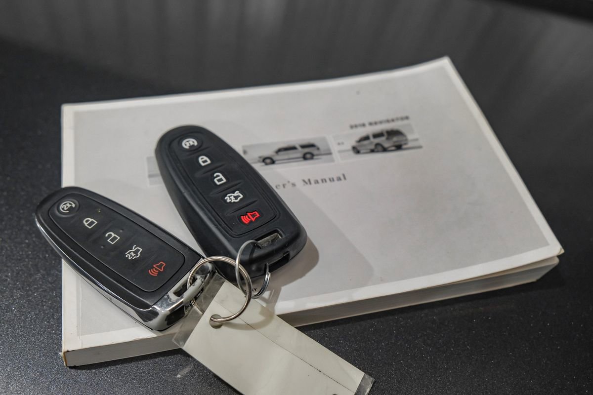 Used 2016 Lincoln Navigator Select image 47