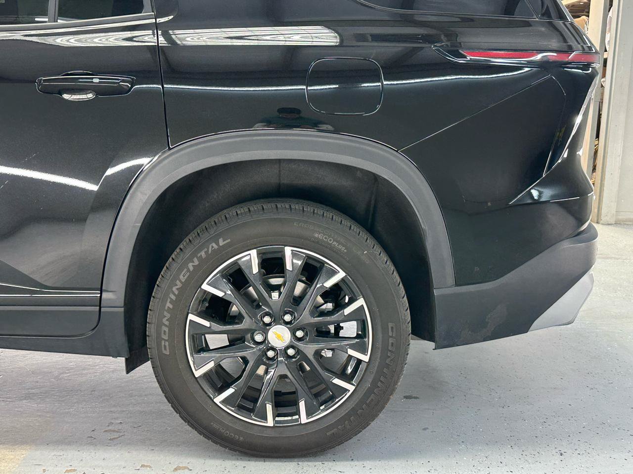Used 2025 Chevrolet Traverse LT w/ Sun and Wheel Package FWD image 6