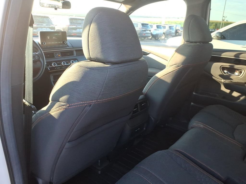 Used 2025 Honda Pilot Sport image 9