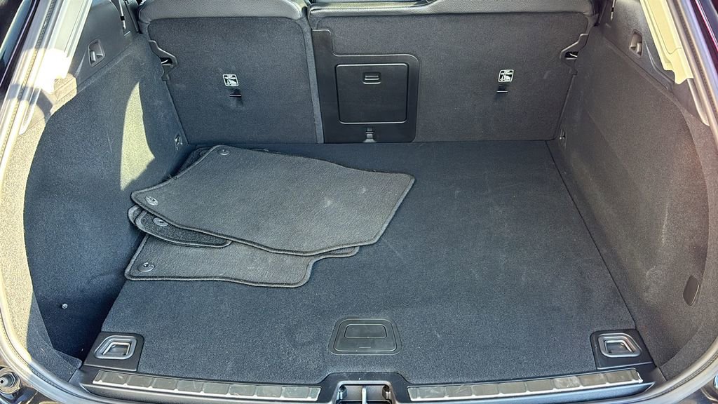 Certified 2025 Volvo XC60 B5 Plus AWD/4WD image 30