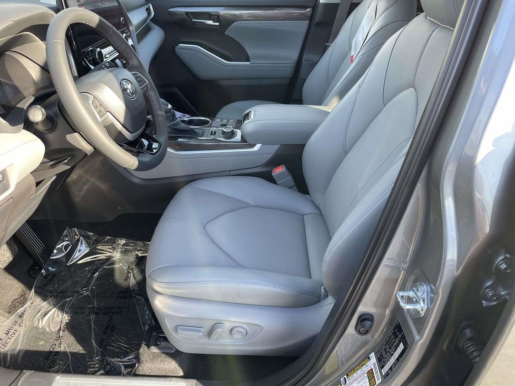 New 2026 Toyota Highlander Limited image 29