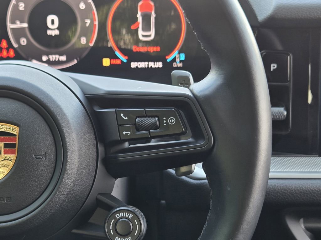 Used 2024 Porsche Cayenne Coupe image 37