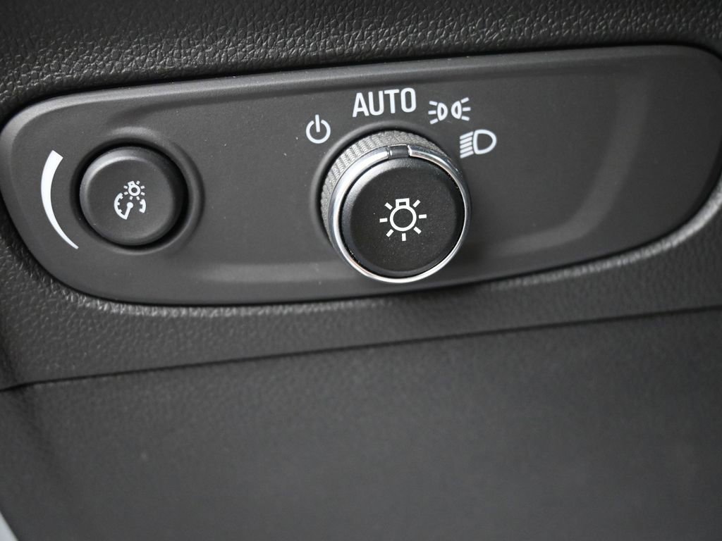 Used 2023 Buick Envision Essence FWD image 21