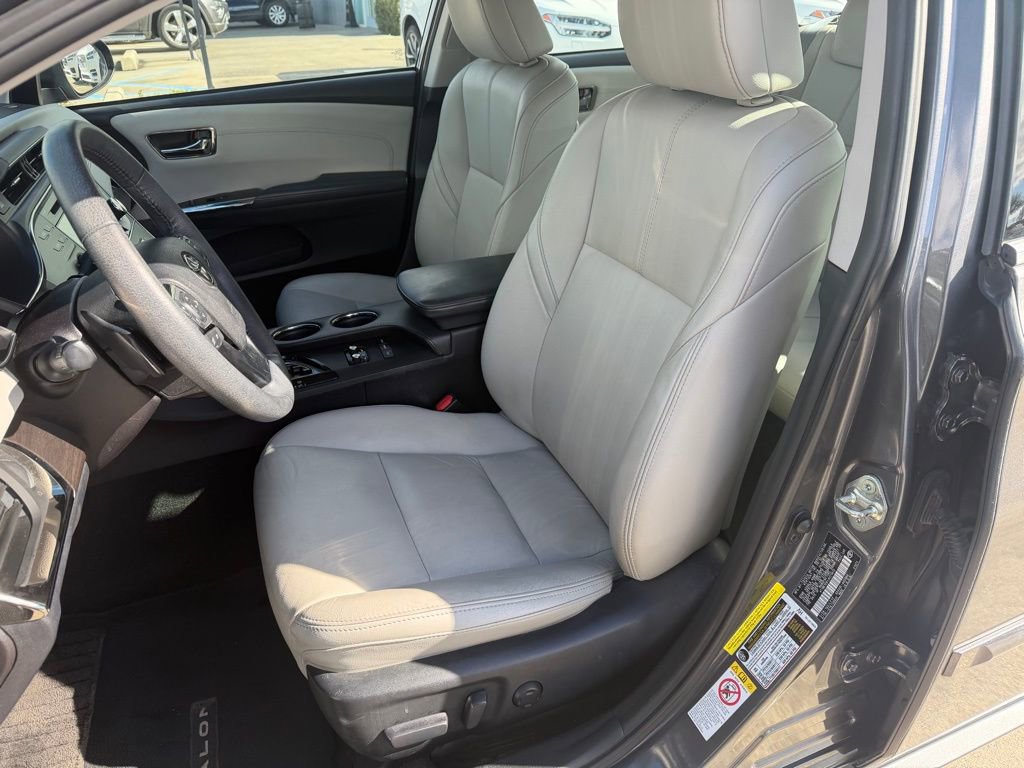 Used 2018 Toyota Avalon XLE Premium image 10