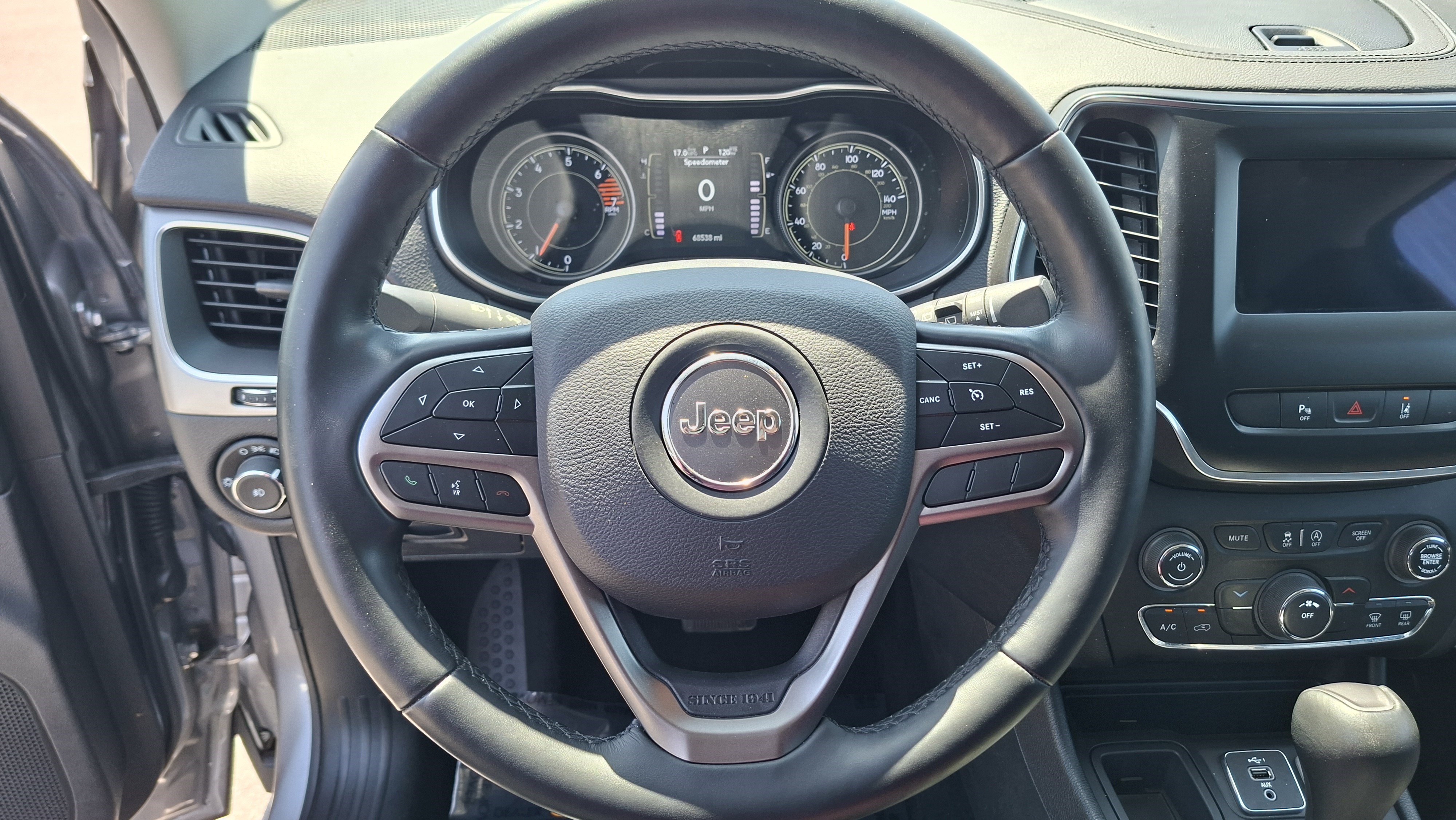 Used 2021 Jeep Cherokee Latitude Plus w/ Sun & Sound Group FWD image 11