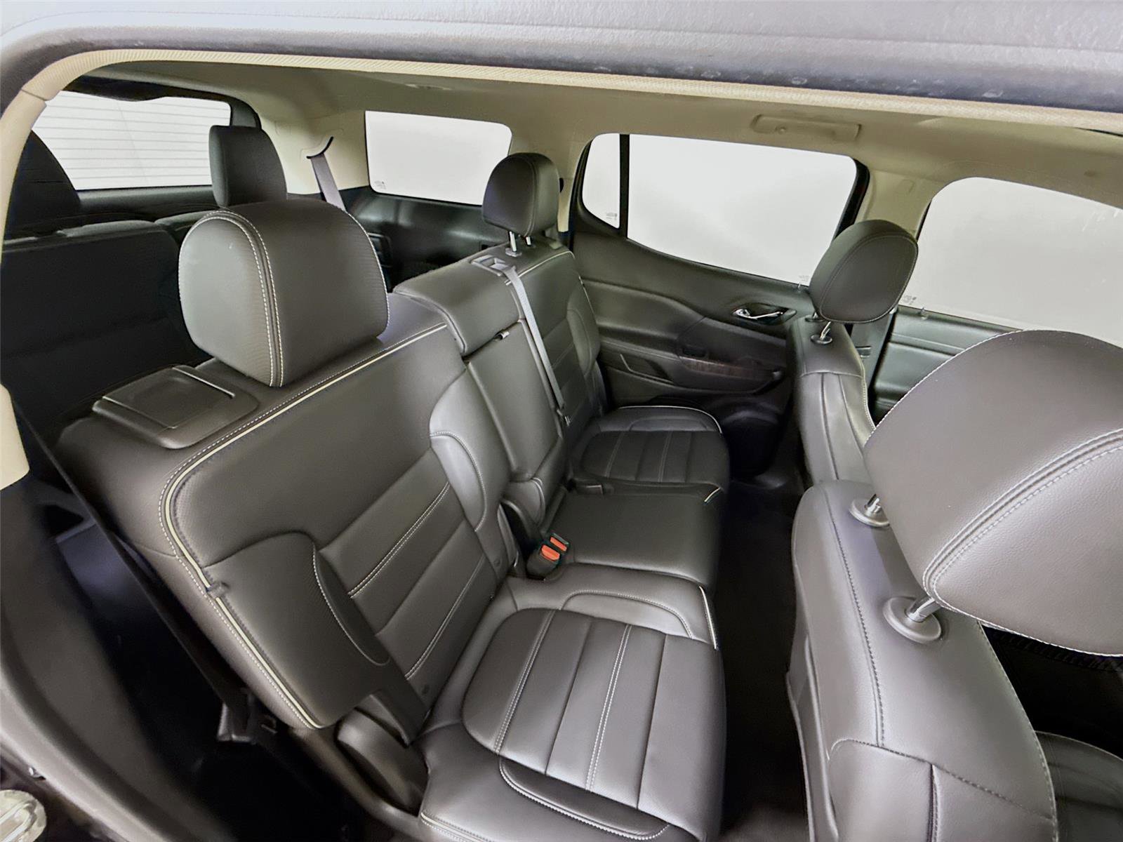 Used 2021 GMC Acadia Denali w/ GMC Pro Grade Package image 29