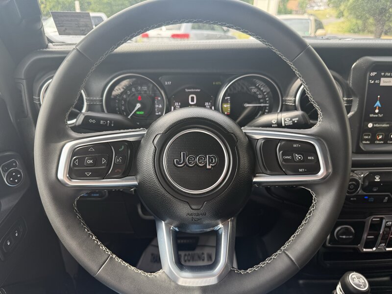 Used 2023 Jeep Wrangler Unlimited Sahara AWD/4WD image 16