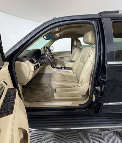 Used 2012 Cadillac Escalade AWD image 10