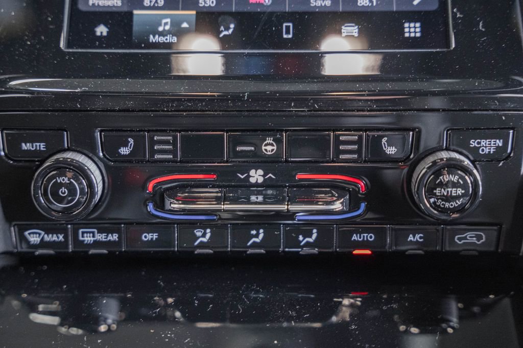 New 2025 Jeep Grand Cherokee Altitude image 22