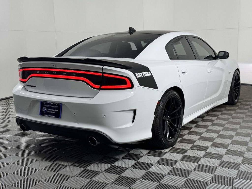 Used 2018 Dodge Charger R/T RWD image 10