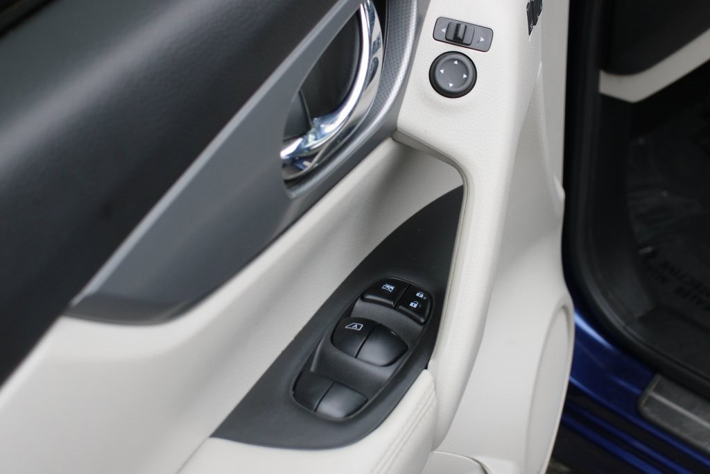 Used 2020 Nissan Rogue Sport SL w/ Premium Package image 15