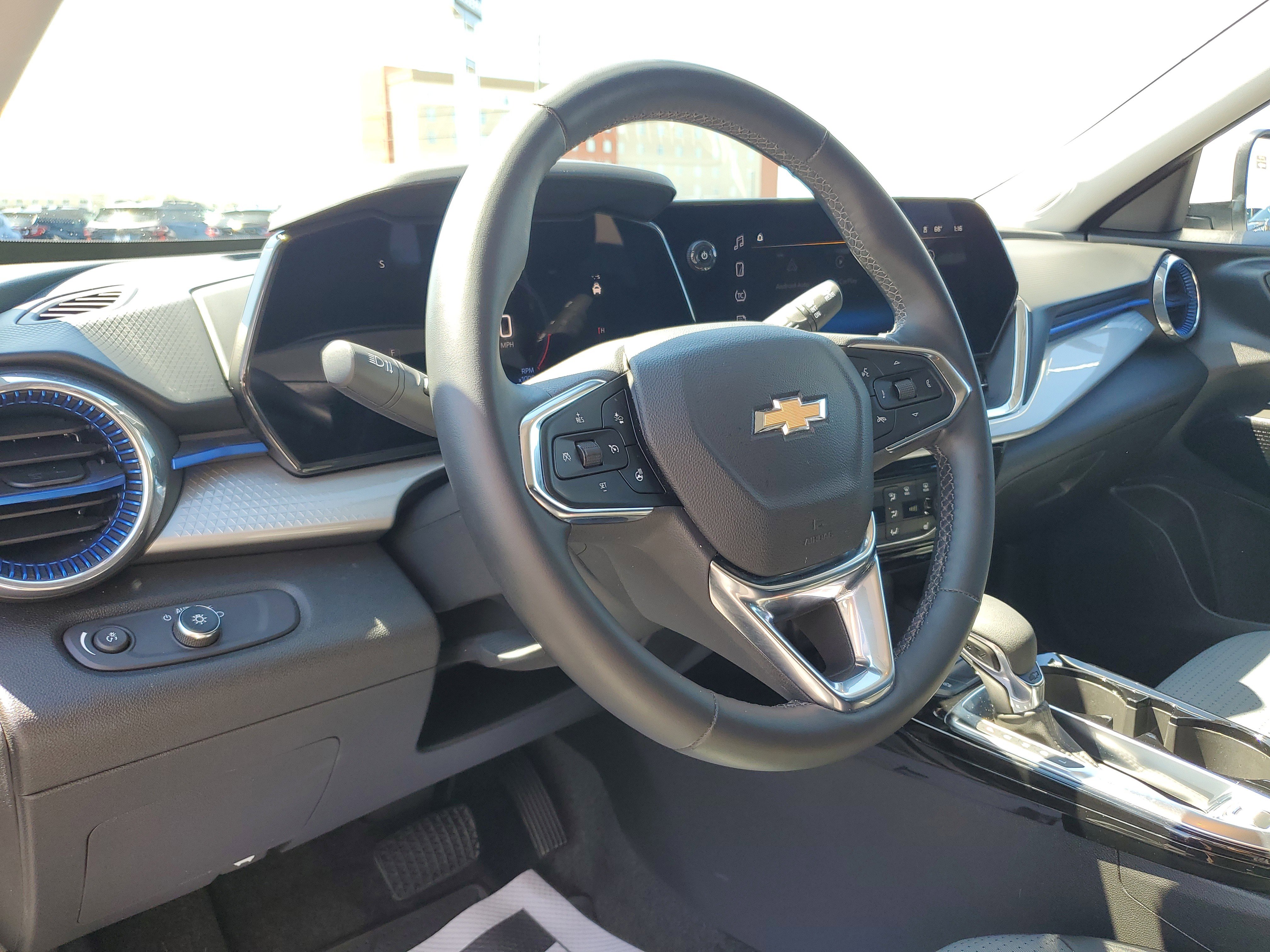 Used 2024 Chevrolet Trax LT w/ Driver Confidence Package FWD image 16