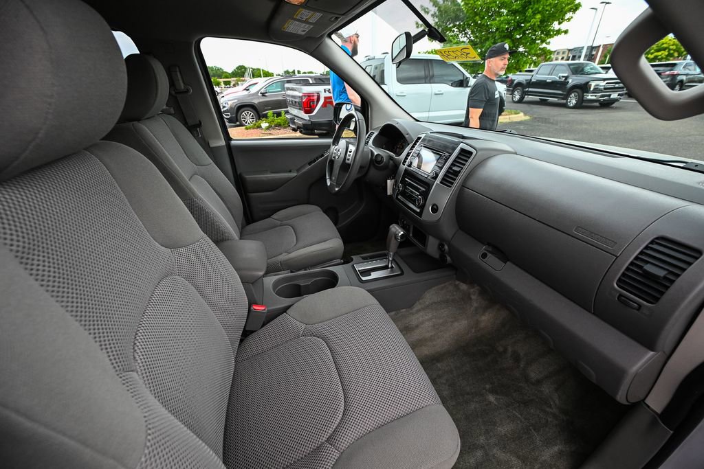 Used 2018 Nissan Frontier SV AWD/4WD image 24