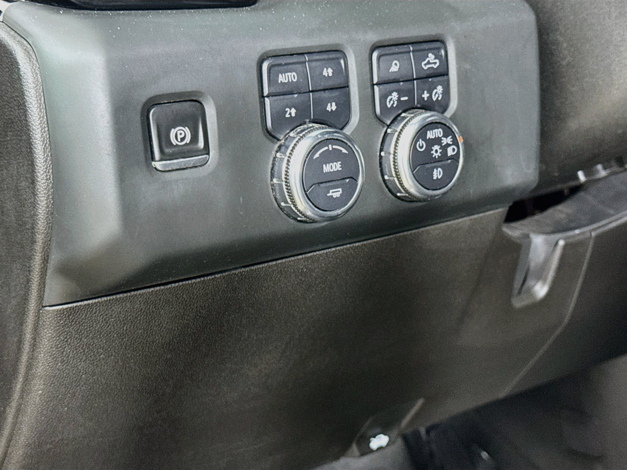 Used 2024 GMC Sierra 2500 AT4 w/ AT4 Premium Plus Package AWD/4WD image 12