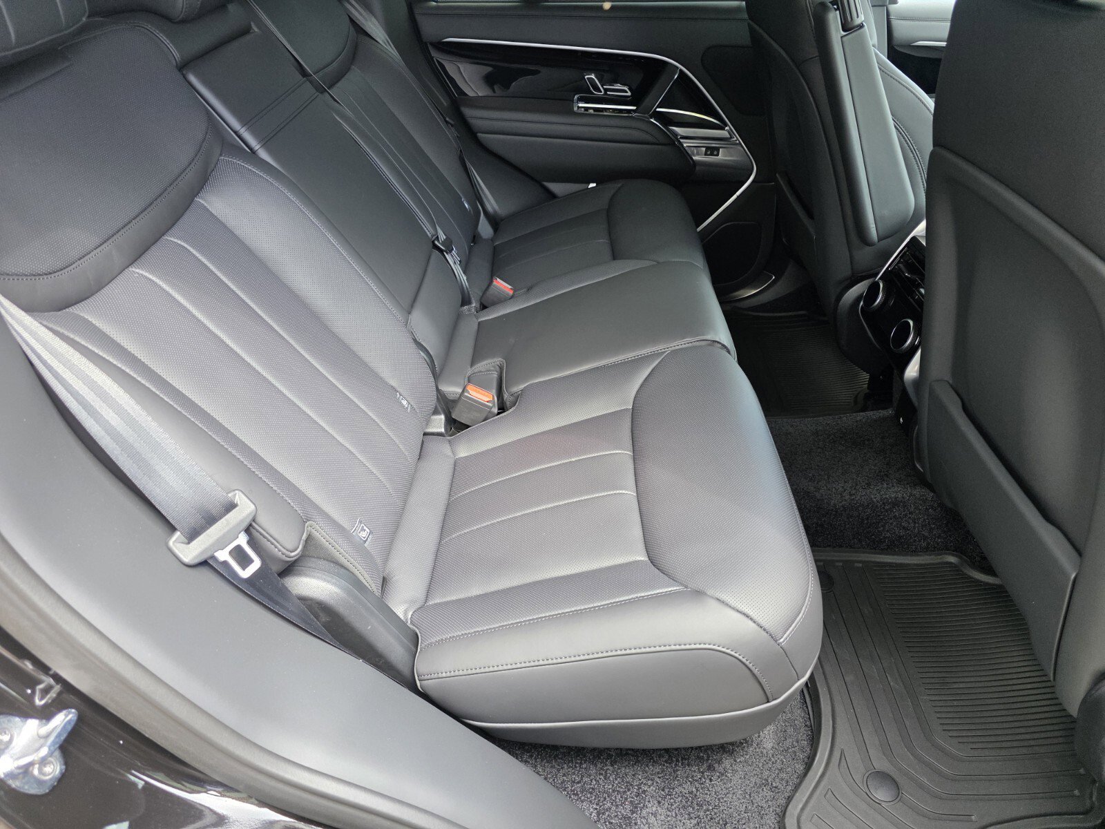 New 2026 Land Rover Range Rover SE image 5